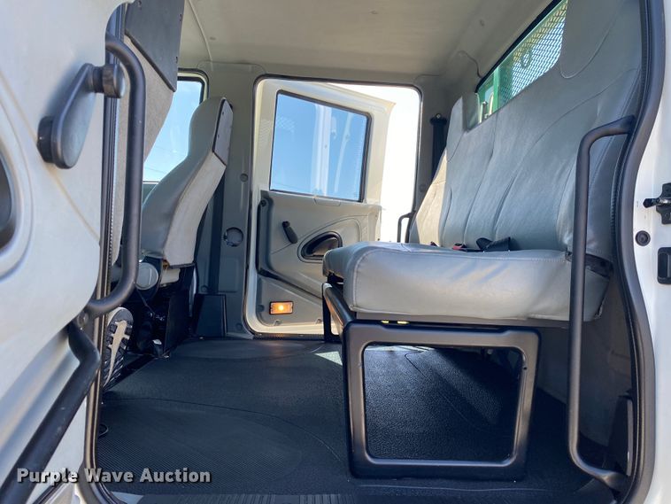 image for item JN9260 2003 International 7400  Crew Cab flatbed truck