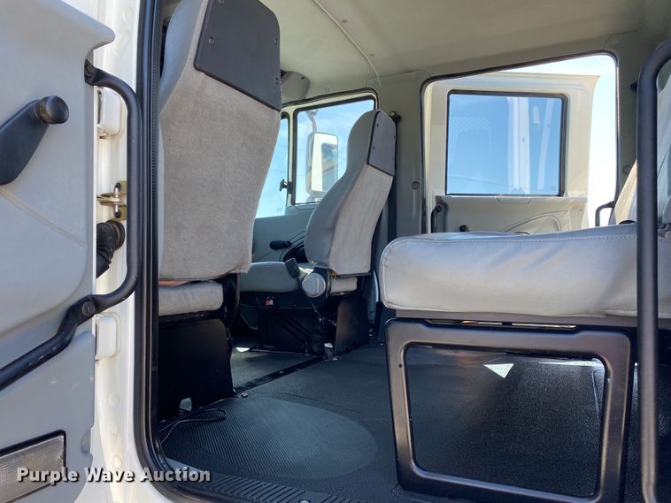 image for item JN9260 2003 International 7400  Crew Cab flatbed truck