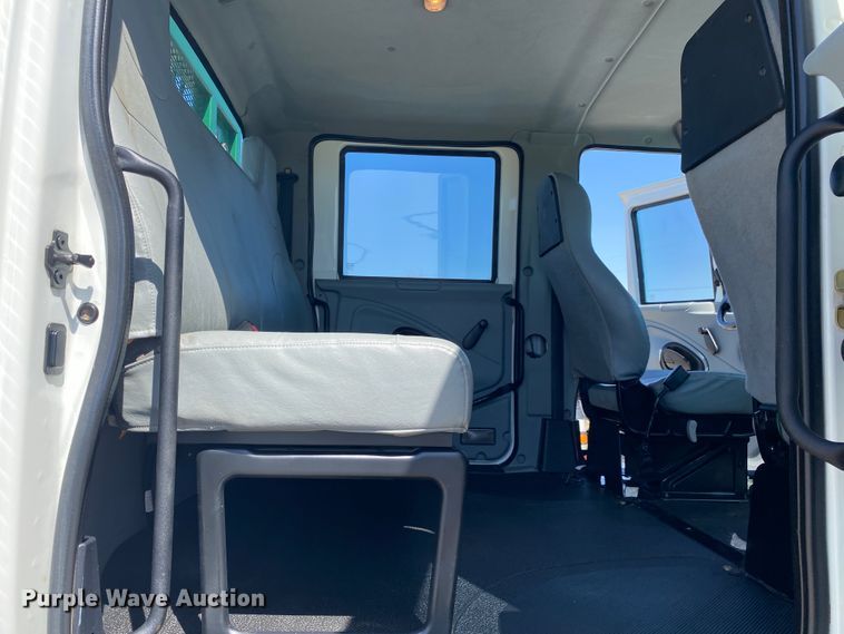 image for item JN9260 2003 International 7400  Crew Cab flatbed truck