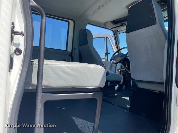 image for item JN9260 2003 International 7400  Crew Cab flatbed truck