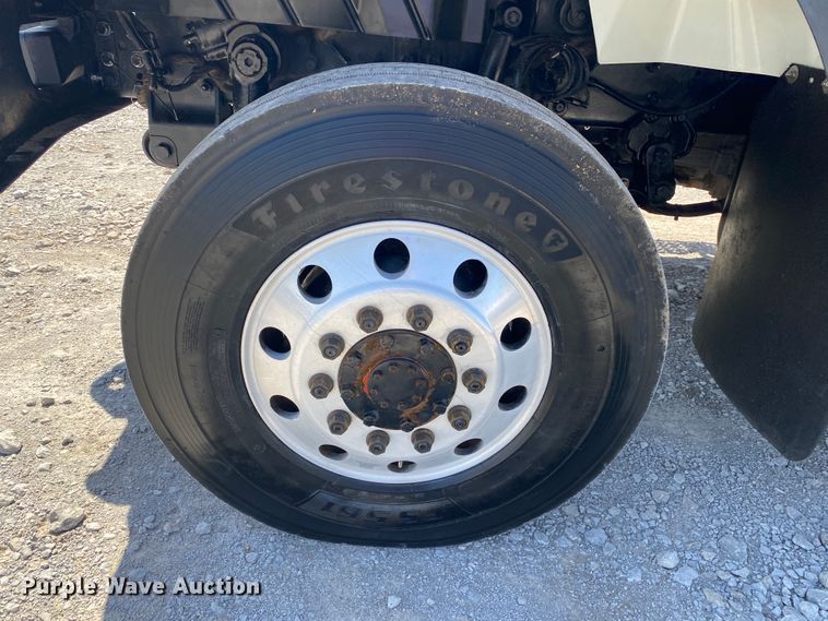 image for item JN9260 2003 International 7400  Crew Cab flatbed truck