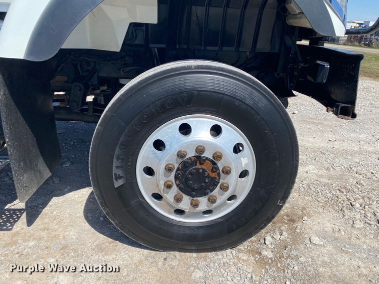 image for item JN9260 2003 International 7400  Crew Cab flatbed truck