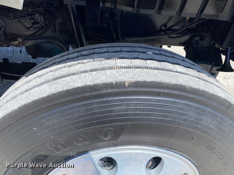 image for item JN9260 2003 International 7400  Crew Cab flatbed truck