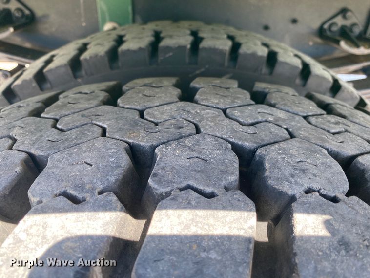 image for item JN9260 2003 International 7400  Crew Cab flatbed truck