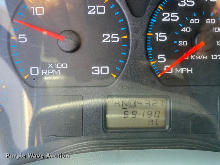 image for item JN9260 2003 International 7400  Crew Cab flatbed truck