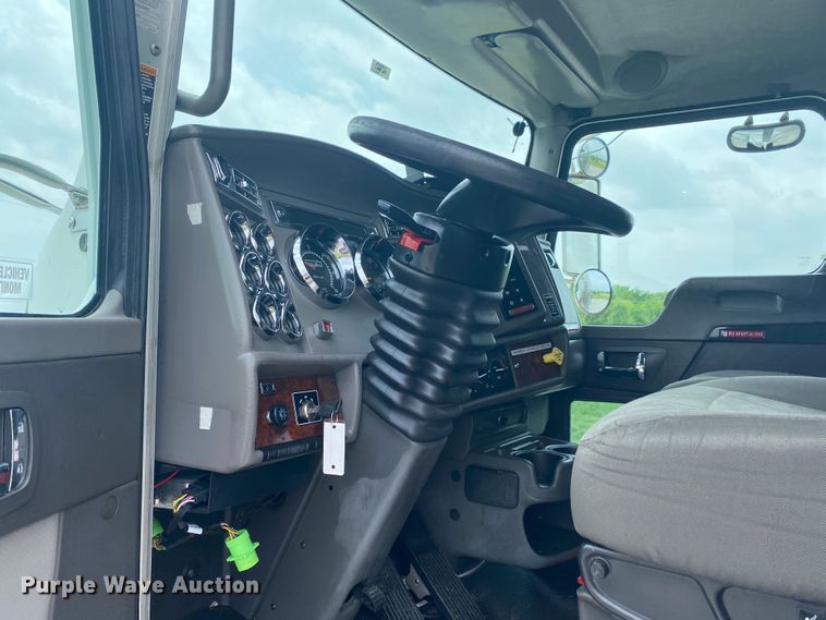 image for item JU9230 2008 Kenworth T300  flatbed truck