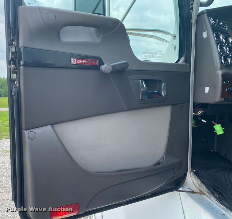 image for item JU9230 2008 Kenworth T300  flatbed truck