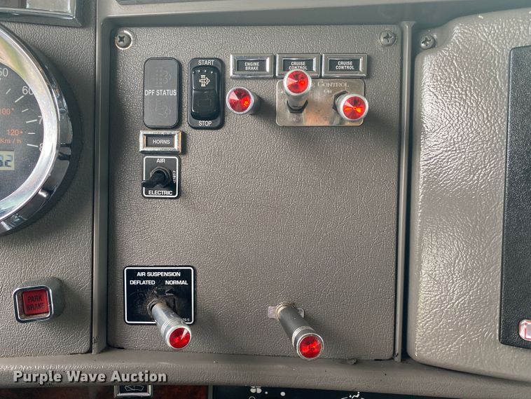 image for item JU9230 2008 Kenworth T300  flatbed truck