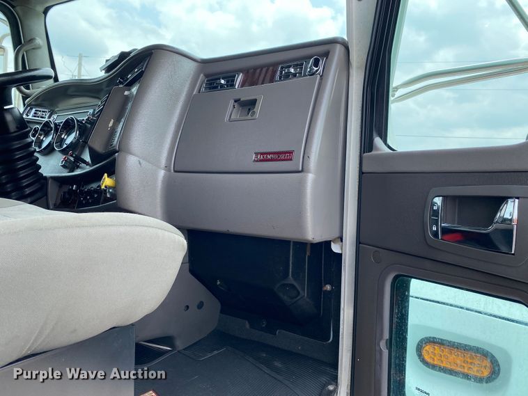 image for item JU9230 2008 Kenworth T300  flatbed truck