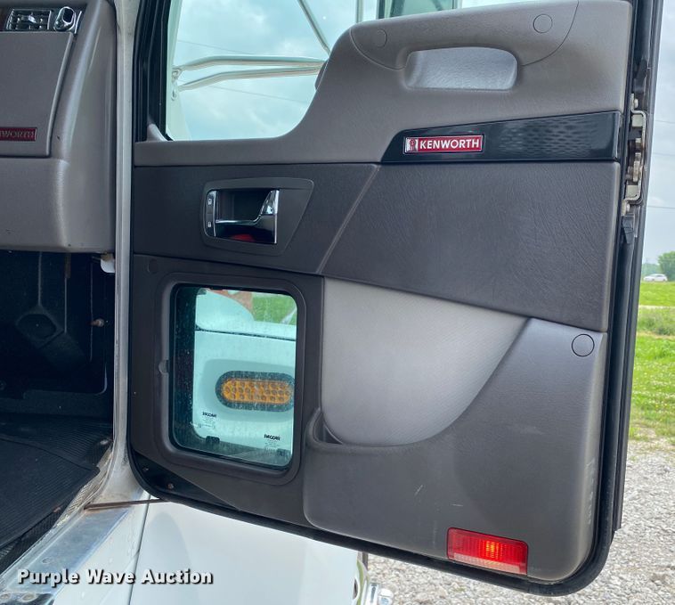 image for item JU9230 2008 Kenworth T300  flatbed truck