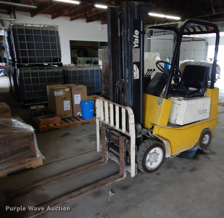 image for item JX9151 2015 Yale GLC0300BJUAE083  forklift