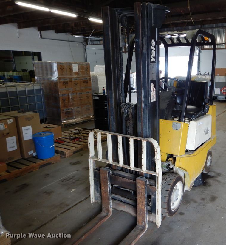 image for item JX9151 2015 Yale GLC0300BJUAE083  forklift