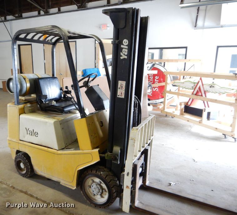 image for item JX9151 2015 Yale GLC0300BJUAE083  forklift