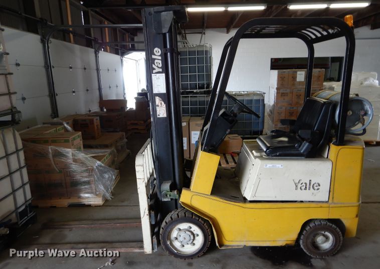 image for item JX9151 2015 Yale GLC0300BJUAE083  forklift