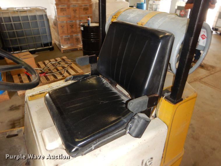 image for item JX9151 2015 Yale GLC0300BJUAE083  forklift