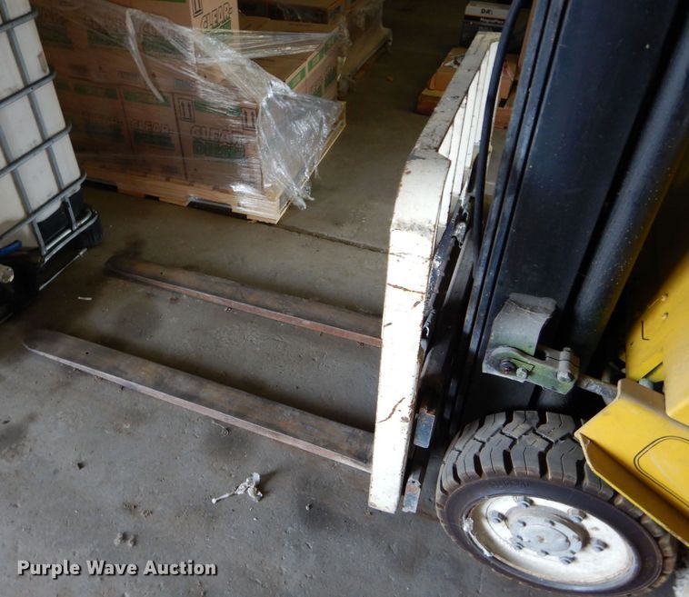 image for item JX9151 2015 Yale GLC0300BJUAE083  forklift