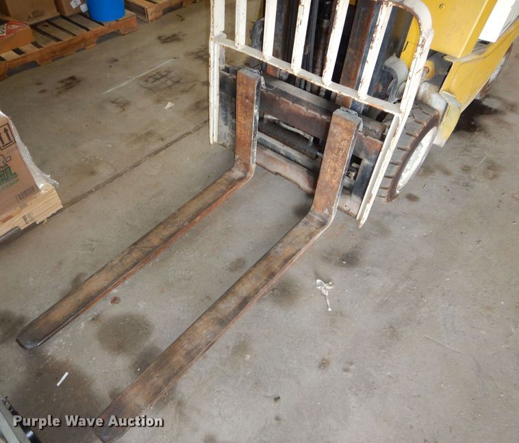 image for item JX9151 2015 Yale GLC0300BJUAE083  forklift