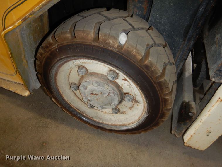 image for item JX9151 2015 Yale GLC0300BJUAE083  forklift