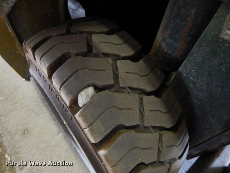 image for item JX9151 2015 Yale GLC0300BJUAE083  forklift