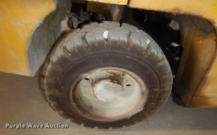 image for item JX9151 2015 Yale GLC0300BJUAE083  forklift