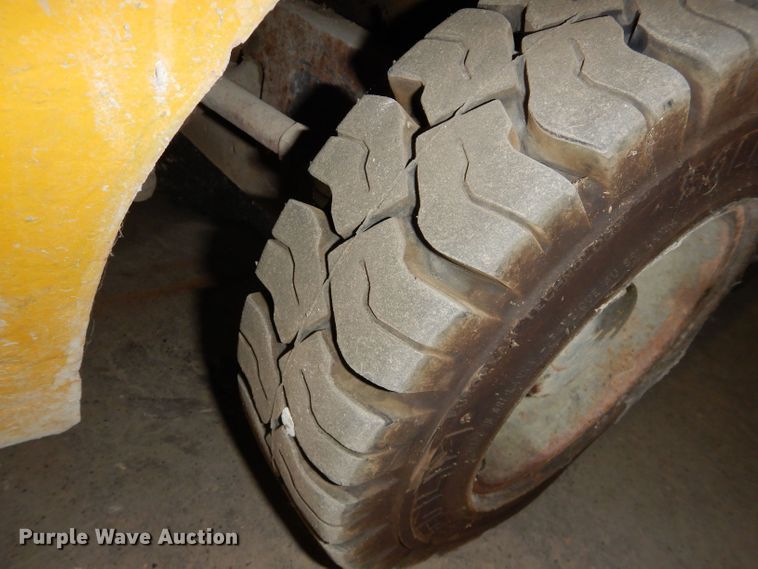 image for item JX9151 2015 Yale GLC0300BJUAE083  forklift