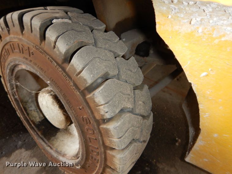 image for item JX9151 2015 Yale GLC0300BJUAE083  forklift