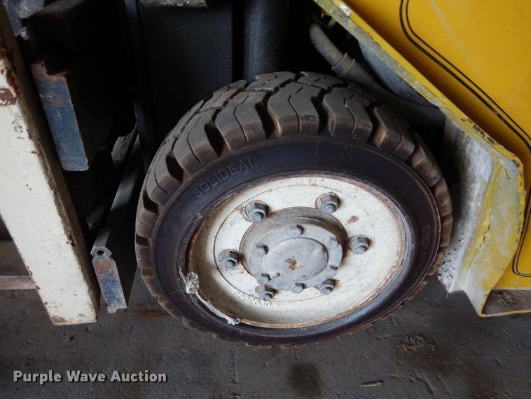 image for item JX9151 2015 Yale GLC0300BJUAE083  forklift