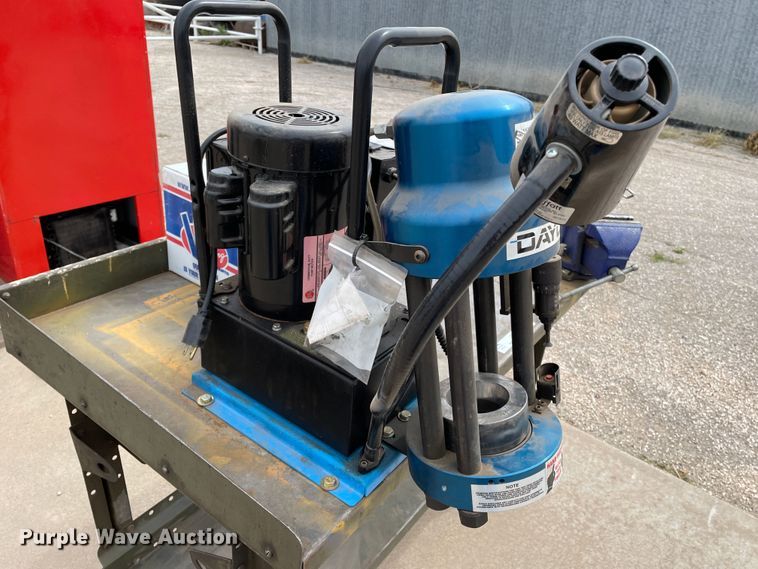 image for item JX9833 Dayco D165  hydraulic crimper