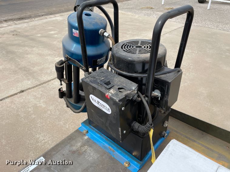 image for item JX9833 Dayco D165  hydraulic crimper