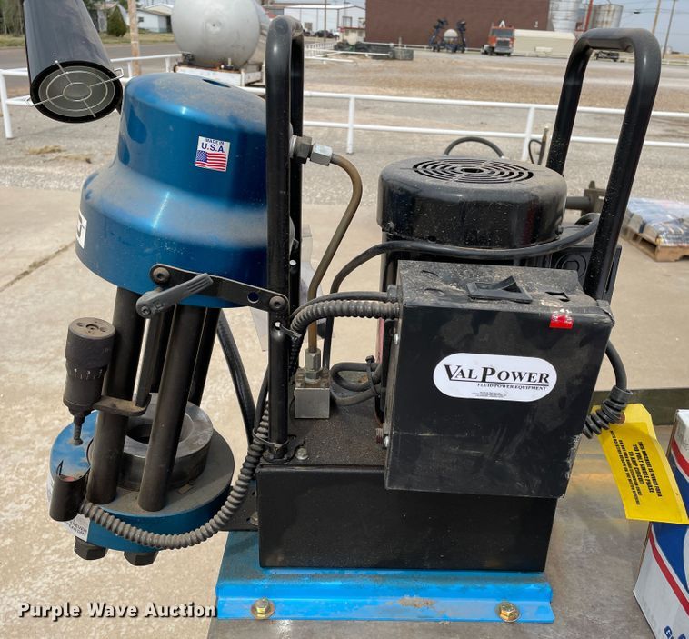 image for item JX9833 Dayco D165  hydraulic crimper