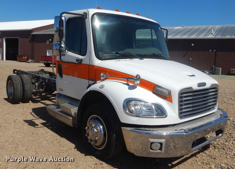 image for item KA9335 2006 Freightliner Business Class M2  truck cab and chassis