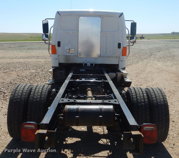 image for item KA9335 2006 Freightliner Business Class M2  truck cab and chassis