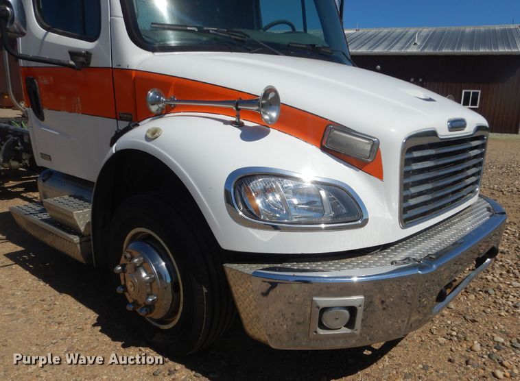 image for item KA9335 2006 Freightliner Business Class M2  truck cab and chassis