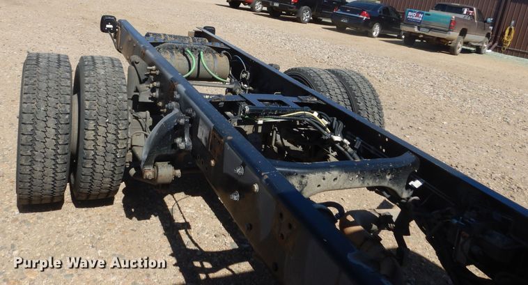 image for item KA9335 2006 Freightliner Business Class M2  truck cab and chassis