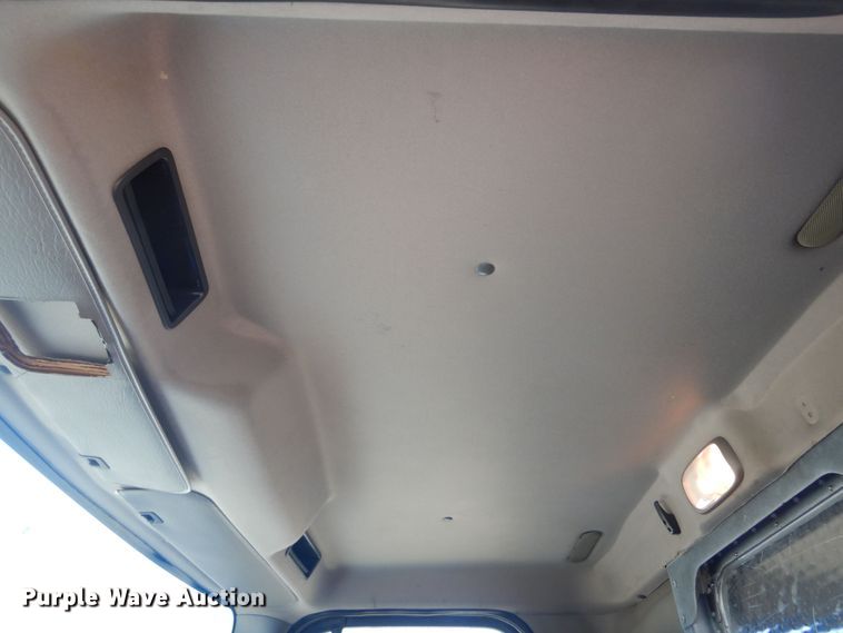 image for item KA9335 2006 Freightliner Business Class M2  truck cab and chassis