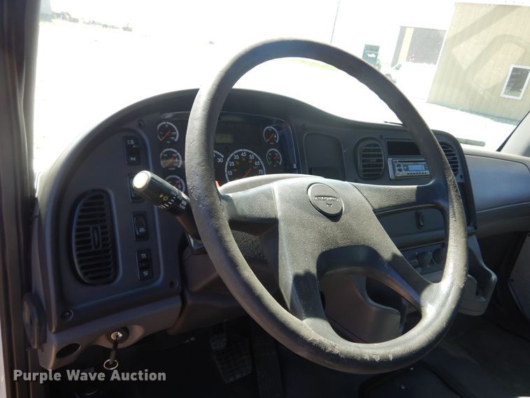 image for item KA9335 2006 Freightliner Business Class M2  truck cab and chassis