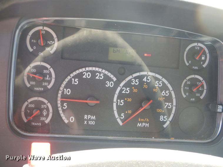 image for item KA9335 2006 Freightliner Business Class M2  truck cab and chassis