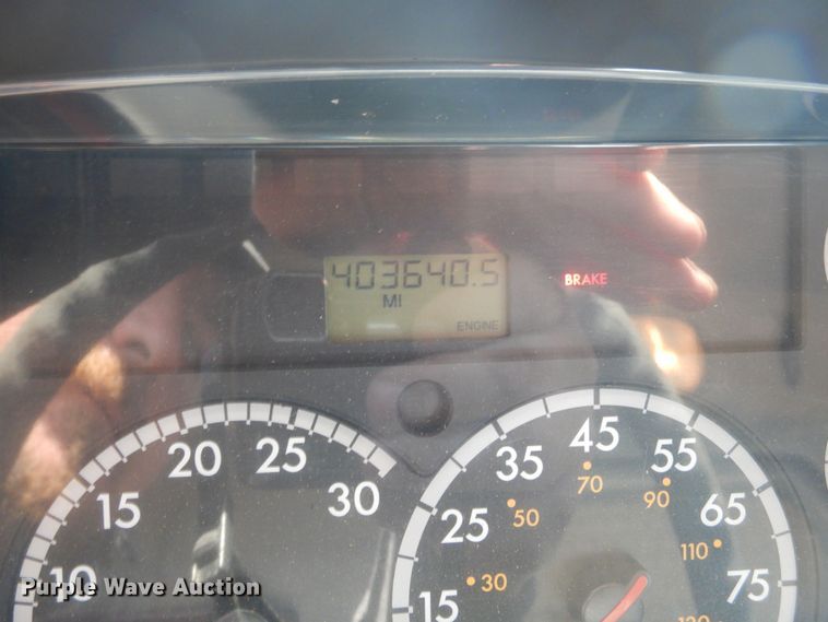 image for item KA9335 2006 Freightliner Business Class M2  truck cab and chassis