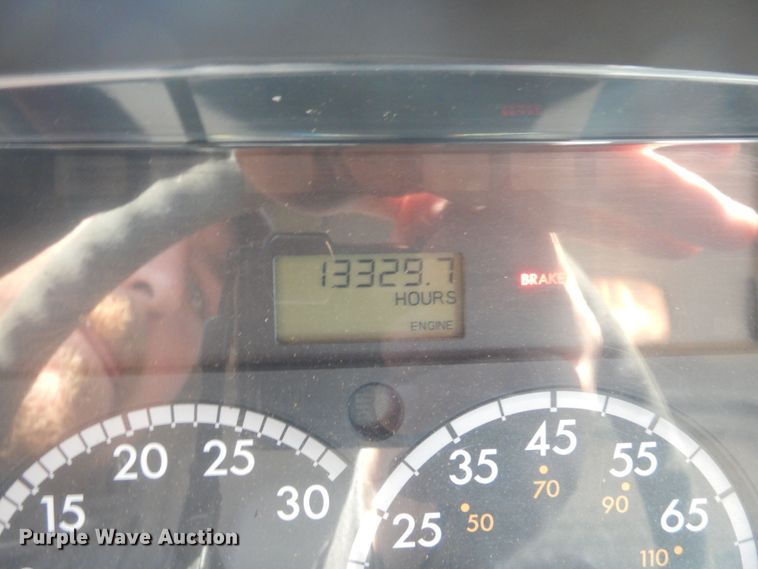 image for item KA9335 2006 Freightliner Business Class M2  truck cab and chassis