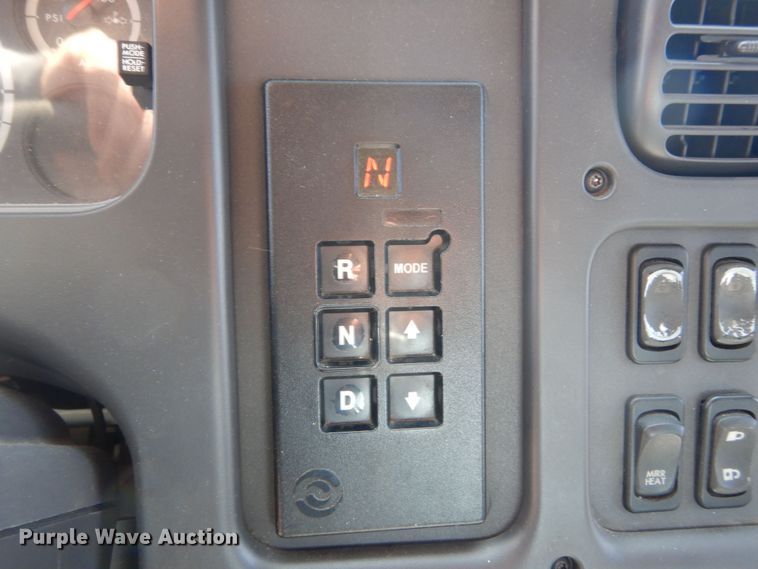 image for item KA9335 2006 Freightliner Business Class M2  truck cab and chassis