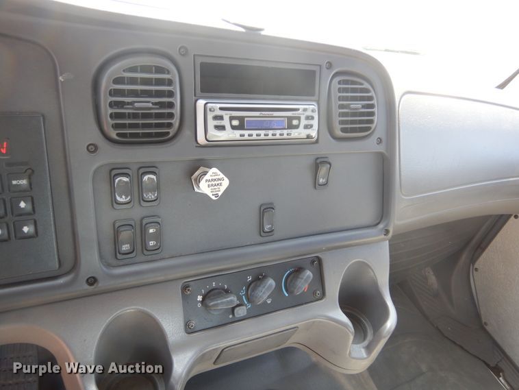 image for item KA9335 2006 Freightliner Business Class M2  truck cab and chassis