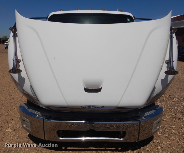 image for item KA9335 2006 Freightliner Business Class M2  truck cab and chassis