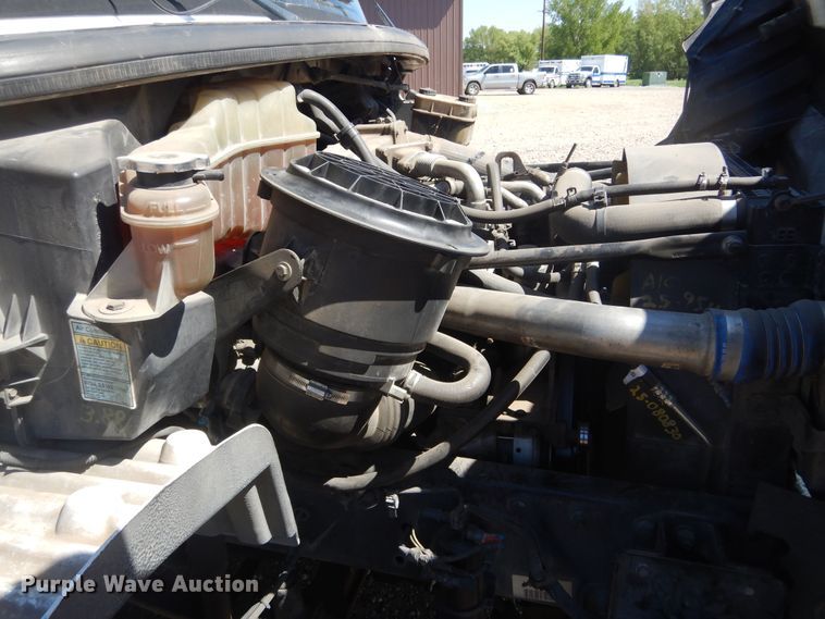 image for item KA9335 2006 Freightliner Business Class M2  truck cab and chassis