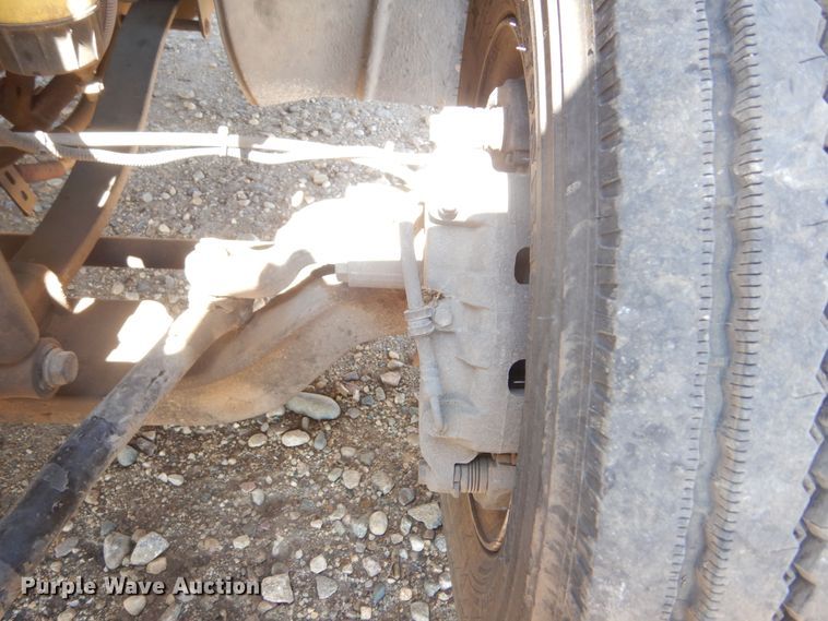 image for item KA9335 2006 Freightliner Business Class M2  truck cab and chassis