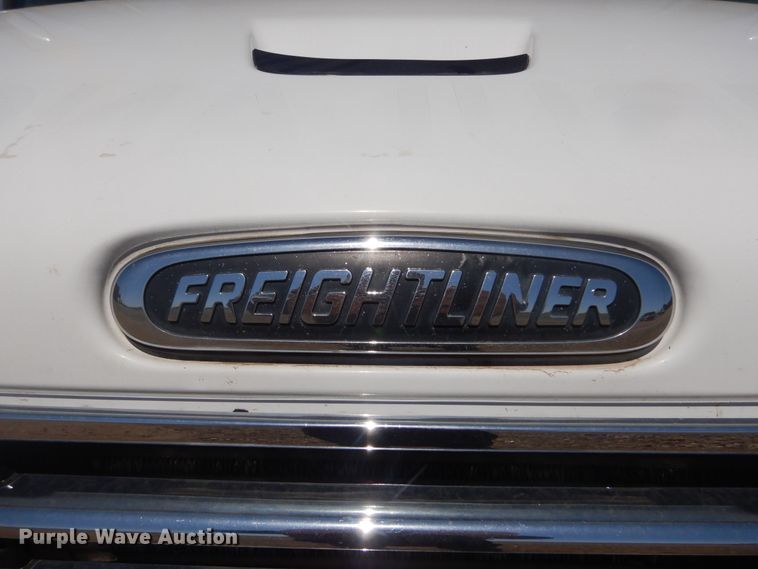 image for item KA9335 2006 Freightliner Business Class M2  truck cab and chassis