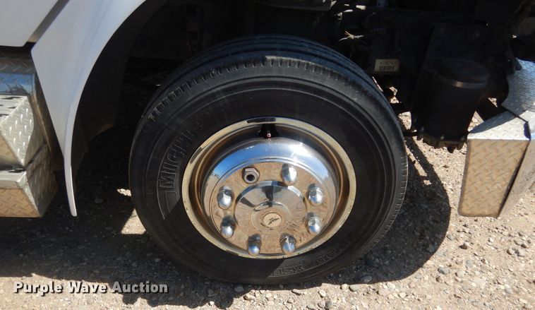 image for item KA9335 2006 Freightliner Business Class M2  truck cab and chassis