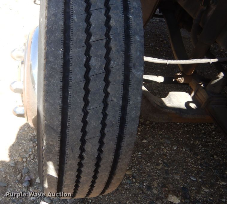 image for item KA9335 2006 Freightliner Business Class M2  truck cab and chassis