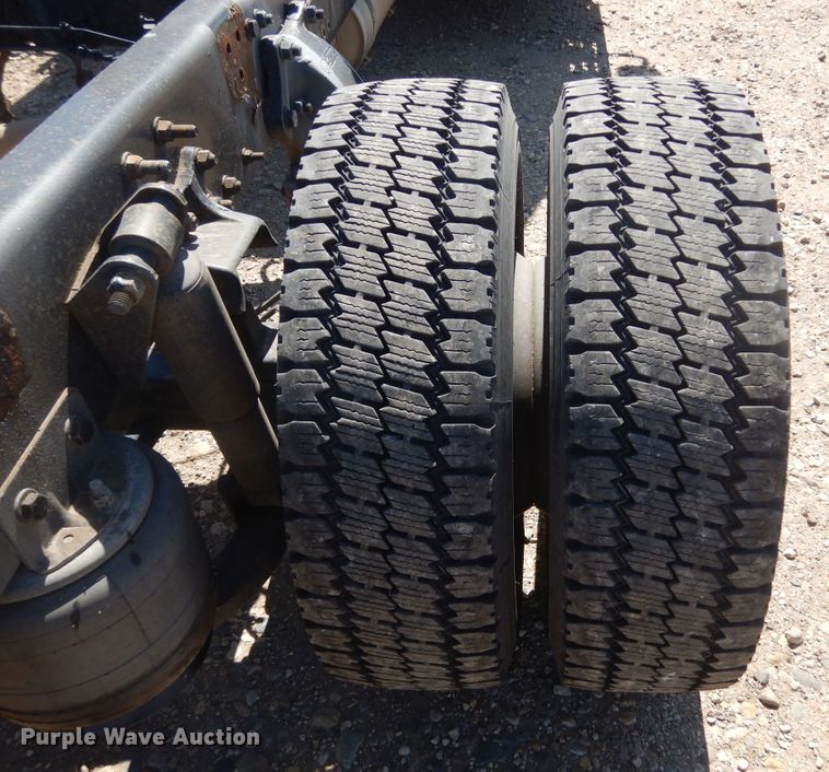 image for item KA9335 2006 Freightliner Business Class M2  truck cab and chassis