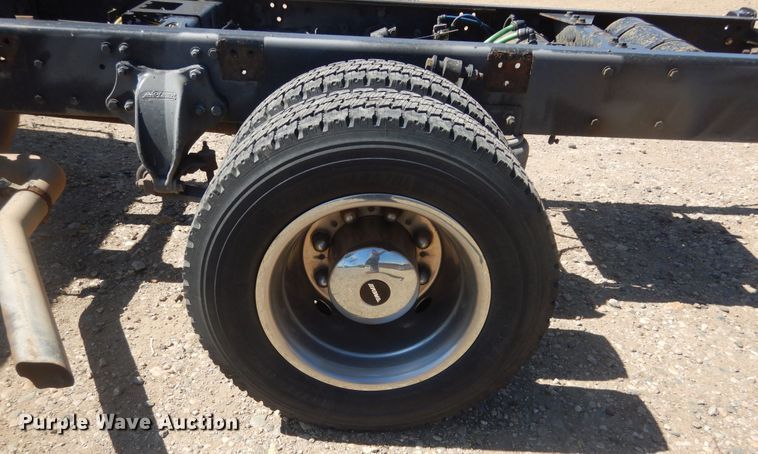 image for item KA9335 2006 Freightliner Business Class M2  truck cab and chassis