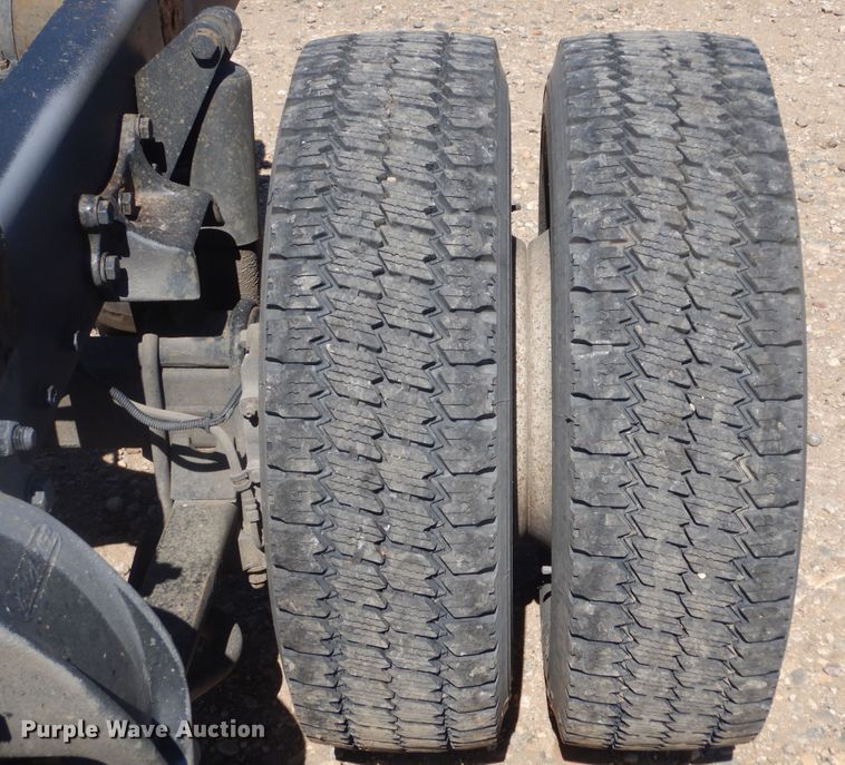 image for item KA9335 2006 Freightliner Business Class M2  truck cab and chassis